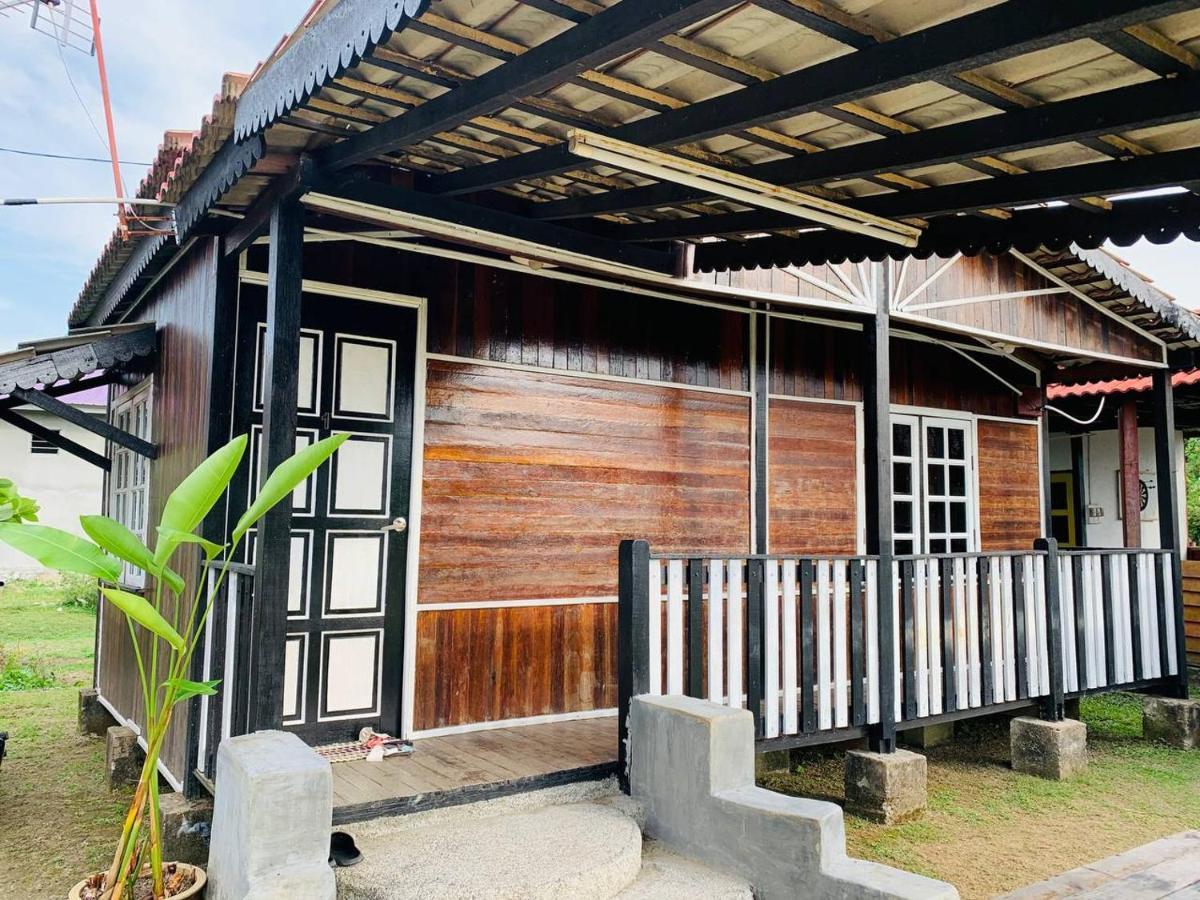 Moss Hedera Hide Chalet Hotel Malacca Exterior photo